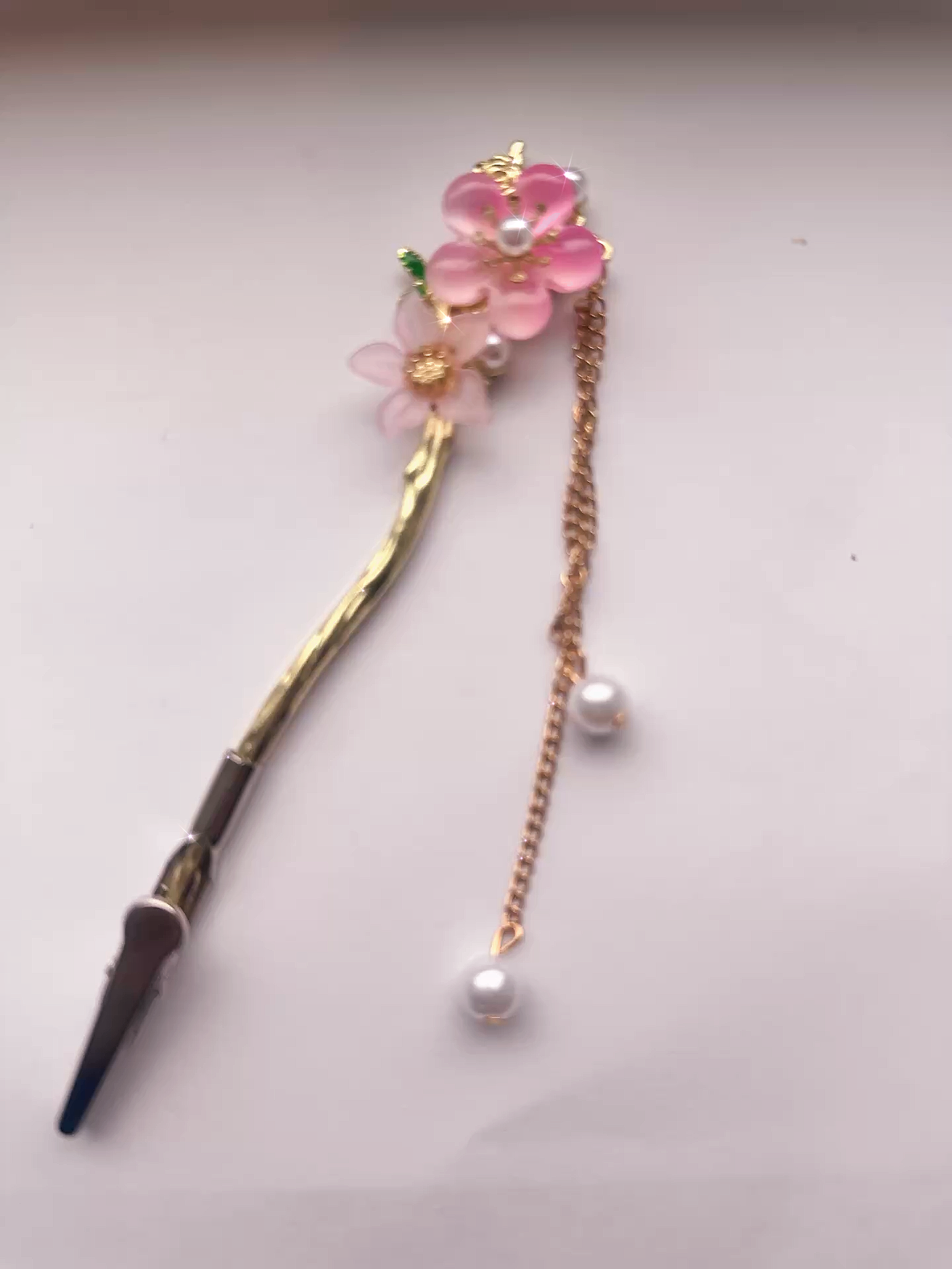 Handcrafted Floral ATM Card Clip Bracelet – Nail-Friendly Grabber with Pearls & Crystals