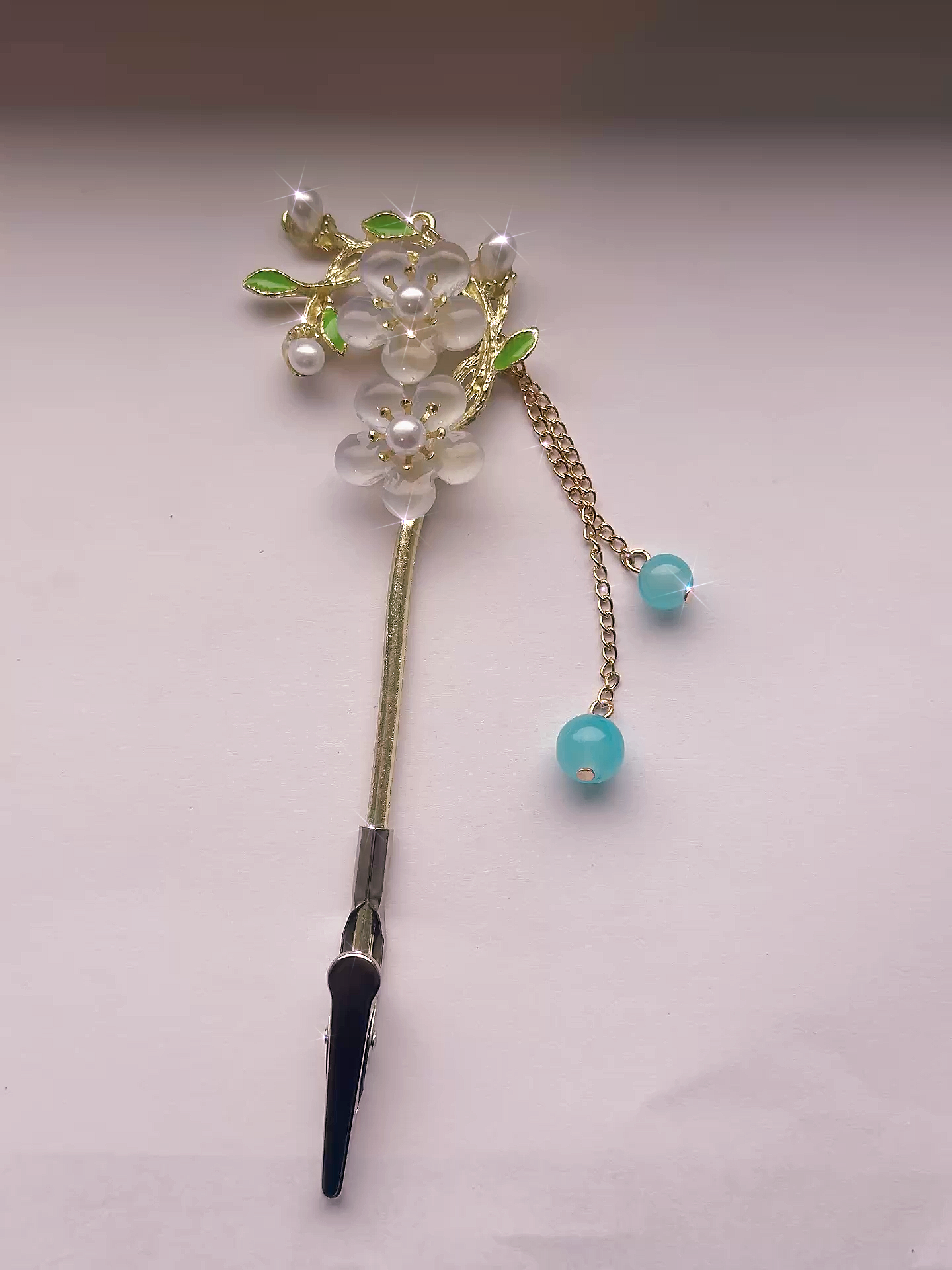 Handcrafted Floral ATM Card Clip Bracelet – Nail-Friendly Grabber with Pearls & Crystals