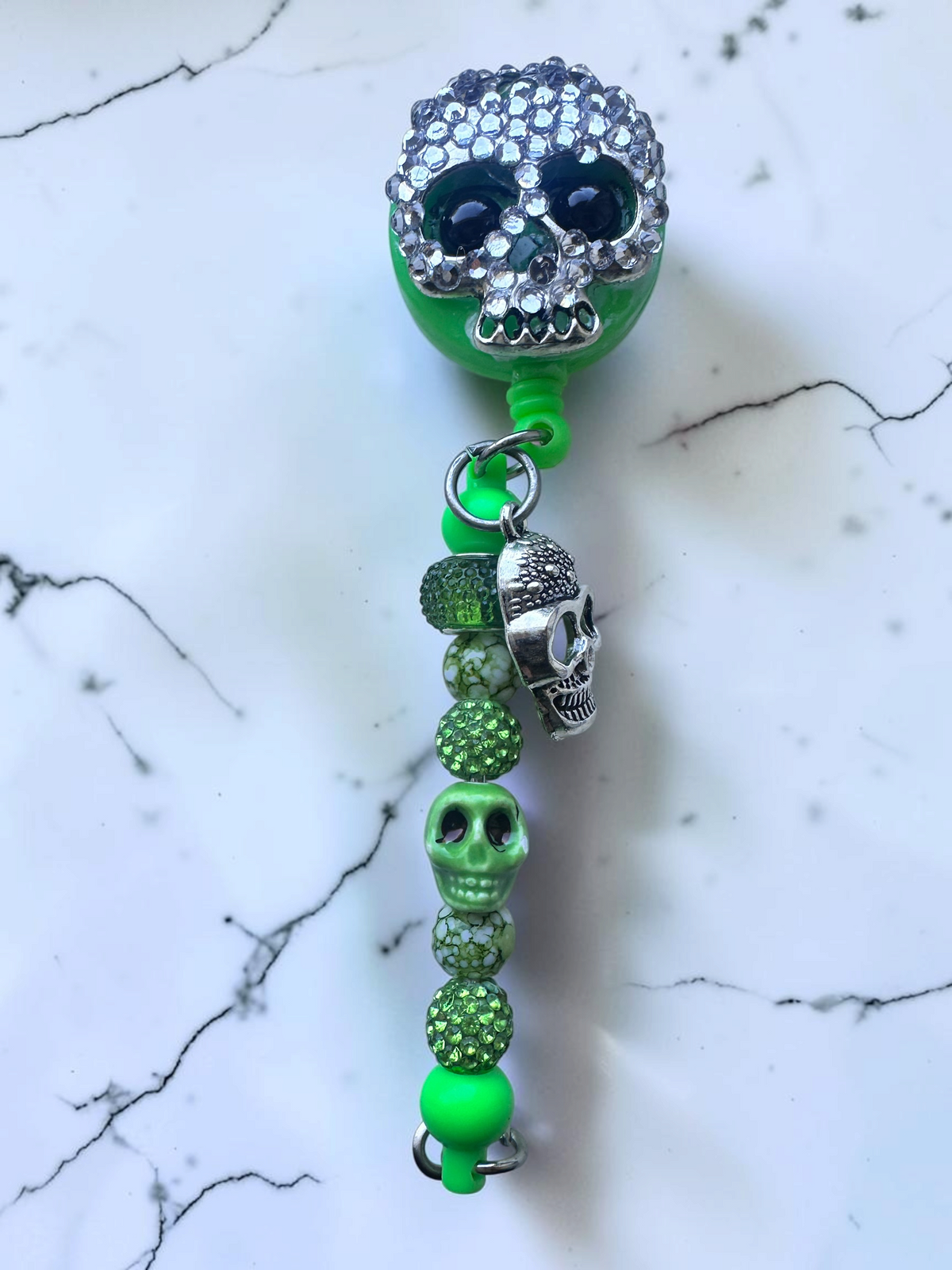 Cordon rétractable Bling pour badge, porte-badge perlé tête de mort, pince porte-badge œil maléfique, cadeau Halloween pour infirmière, enseignant, bureau
