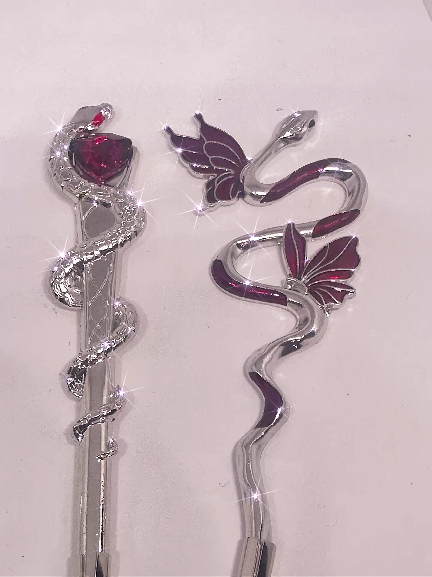 ATM Card Clip Tool featuring a stylish design with a snake motif and red gemstone, perfect for long nail lovers and jewelry enthusiasts.