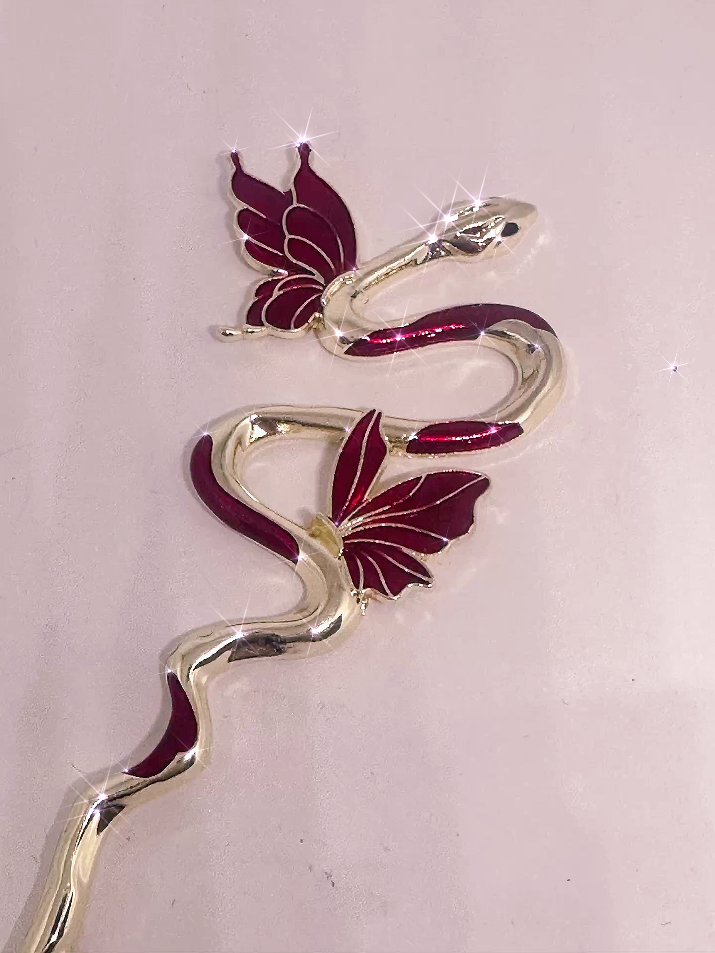 Close-up of the snake design on an ATM Card Clip Tool, showcasing beautiful red and gold colors, ideal for those who appreciate unique accessories.