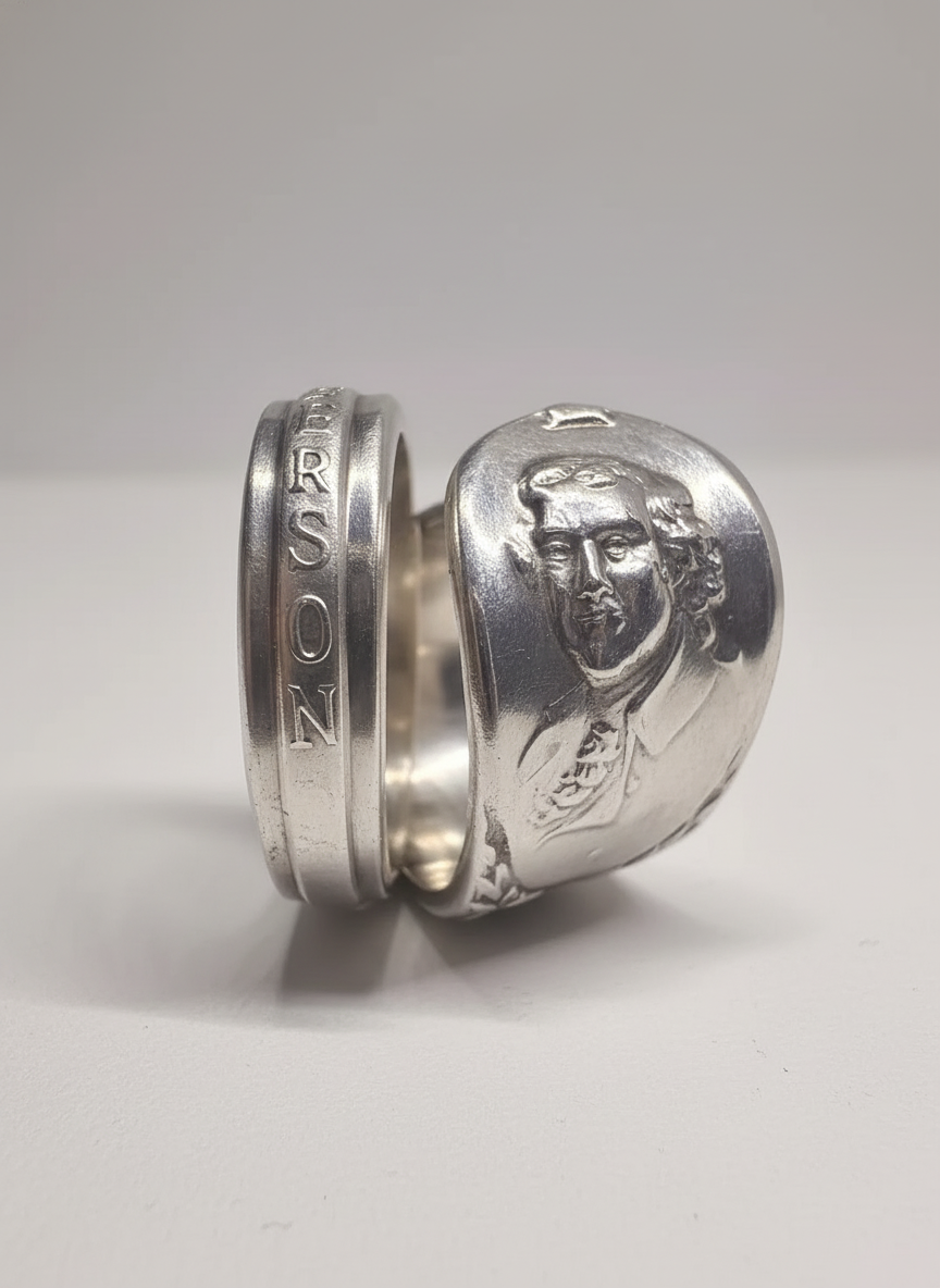 Vintage Thomas Jefferson Spoon Ring – Silver Plated showcasing an engraved portrait of Thomas Jefferson, perfect for collectors and history enthusiasts.