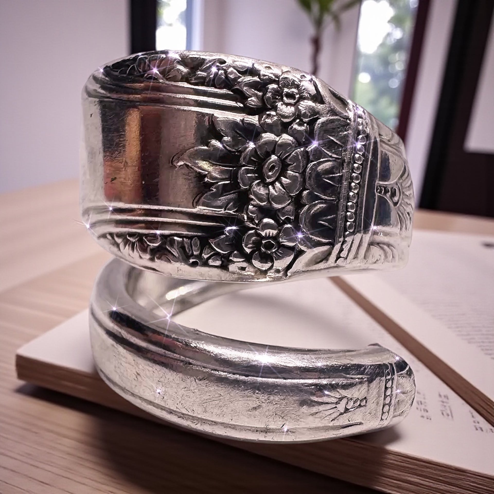 Handcrafted Vintage Spoon Ring with Floral & Geometric Engravings - Unique Fixed Size Art Jewelry