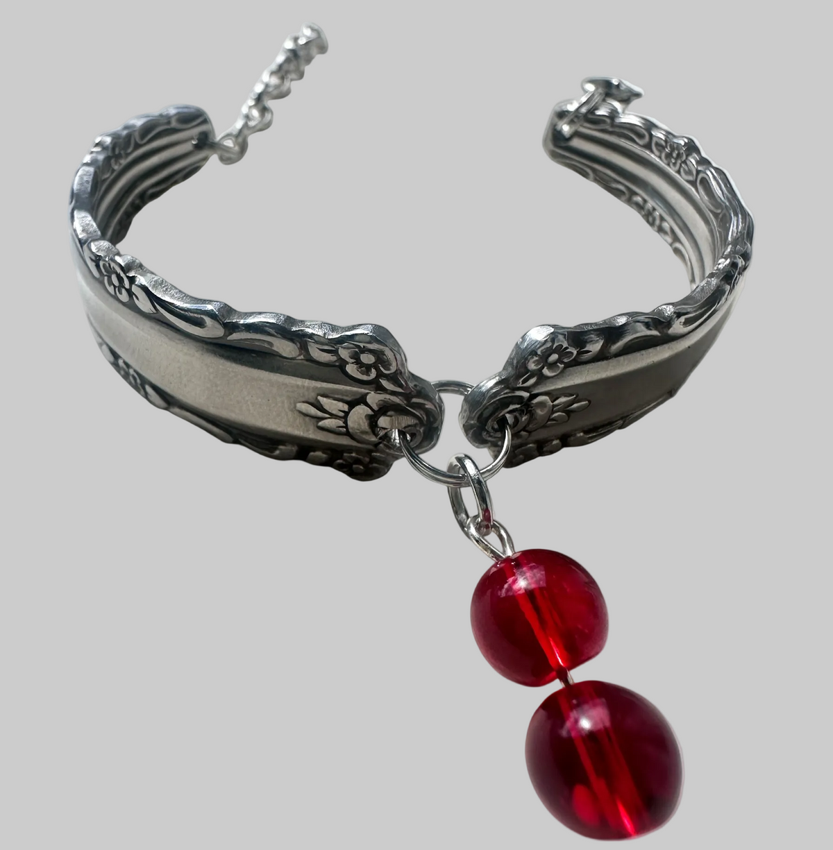 Vintage Floral Spoon Bracelet – Handmade Stainless Steel Adjustable Bracelet with Red Bead Charm