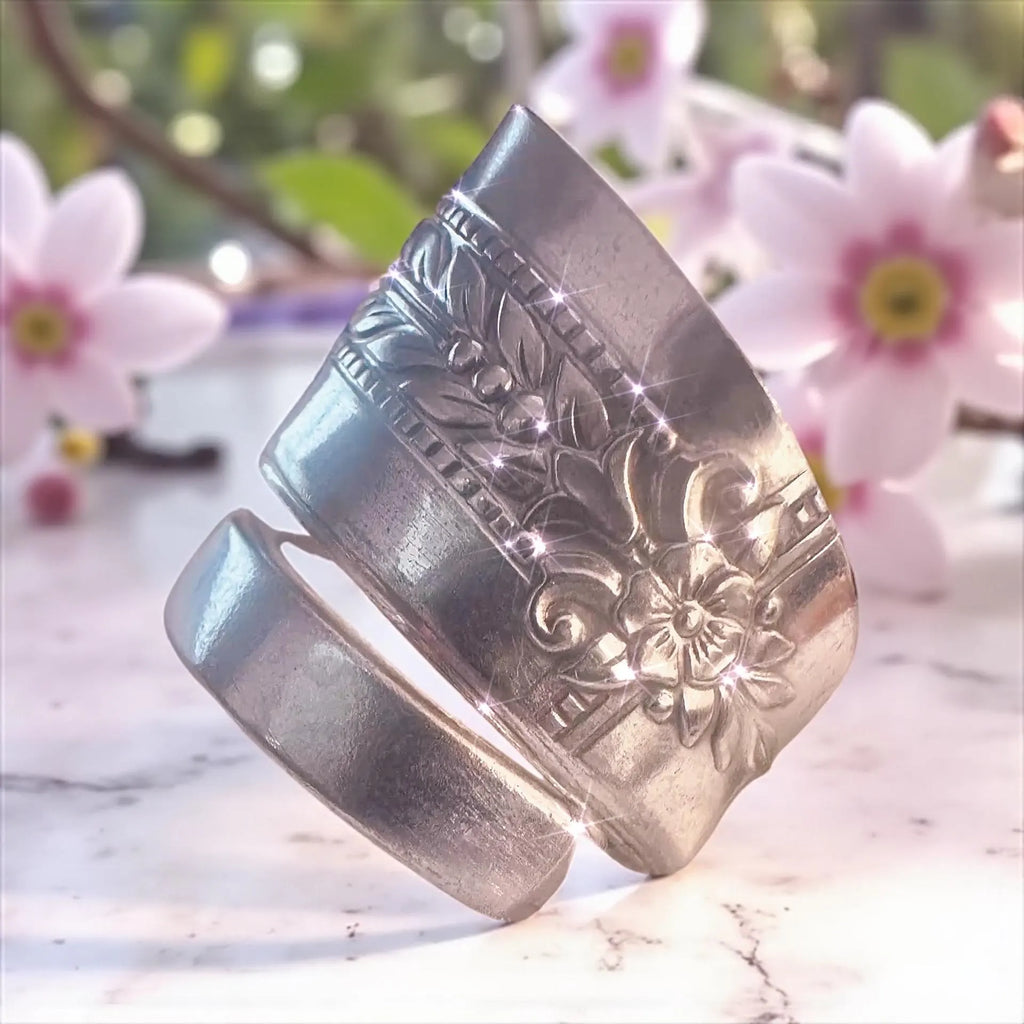Handcrafted Vintage Floral Spoon Ring – Unique Silverware Jewelry with Historic Elegance