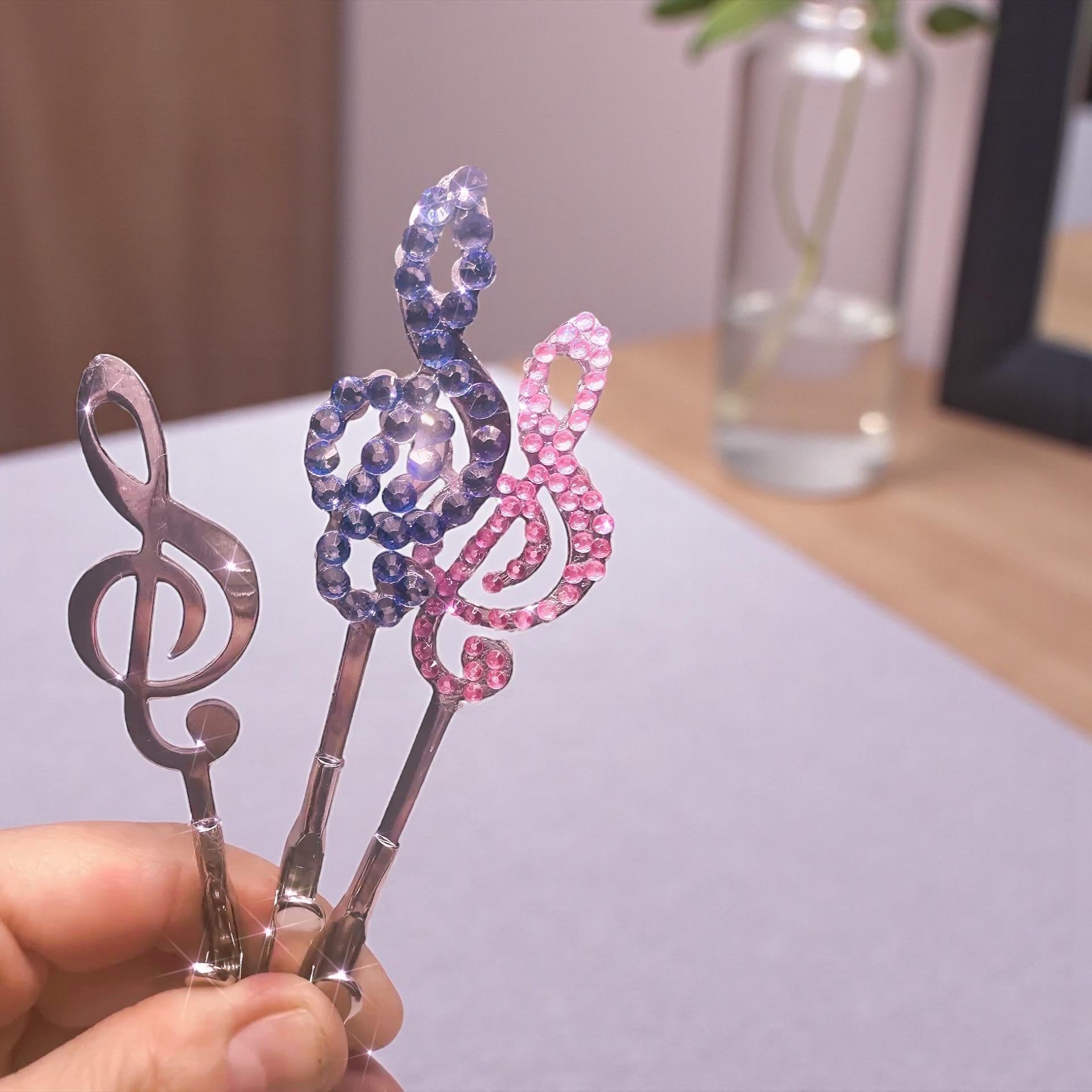 Rhinestone Treble Clef ATM Card Clip • Long Nail Grabber