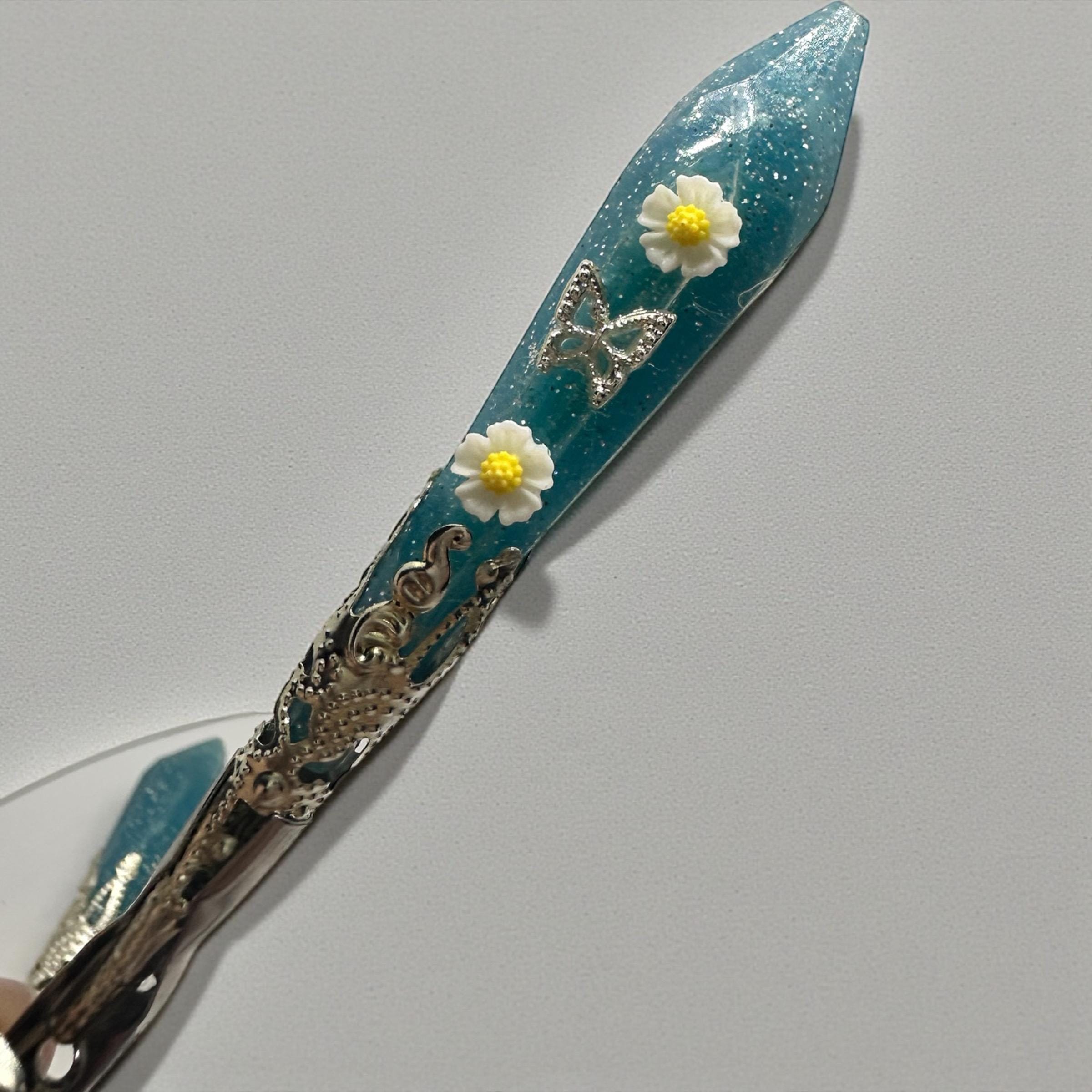 Resin ATM Card Clip – Long Nail Helper, Bracelet Tool