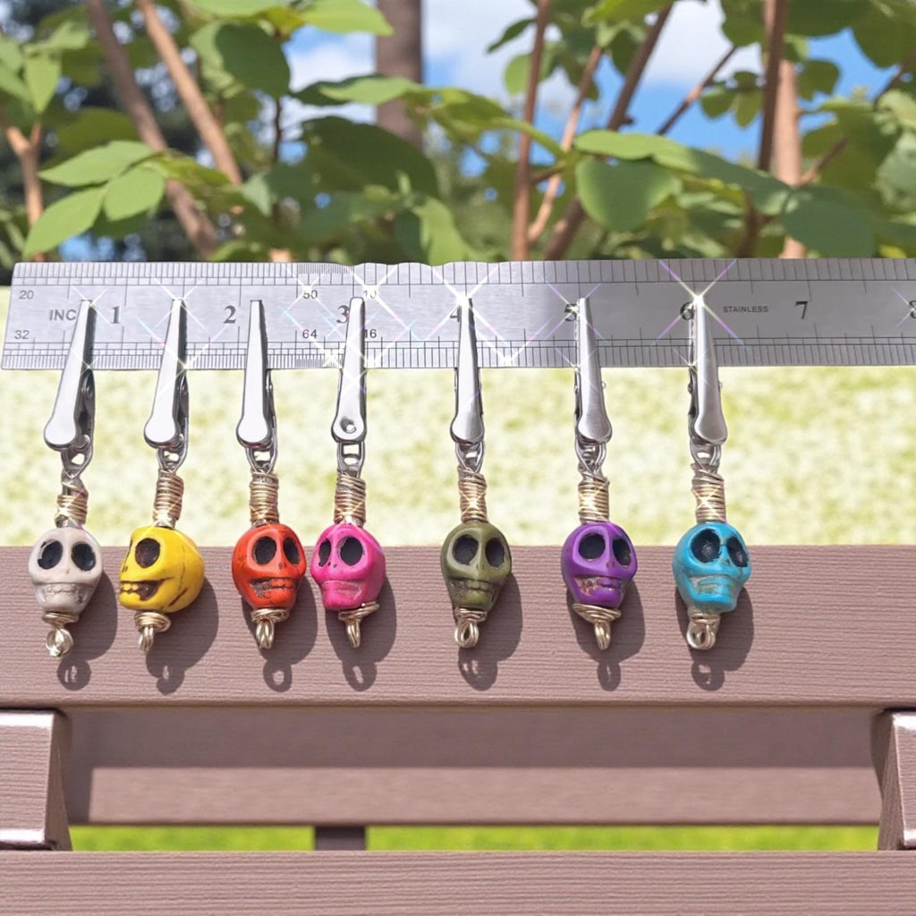 Wagnerite Stone Skull Card Clip – Long Nail Helper, Spooky ATM Grabber