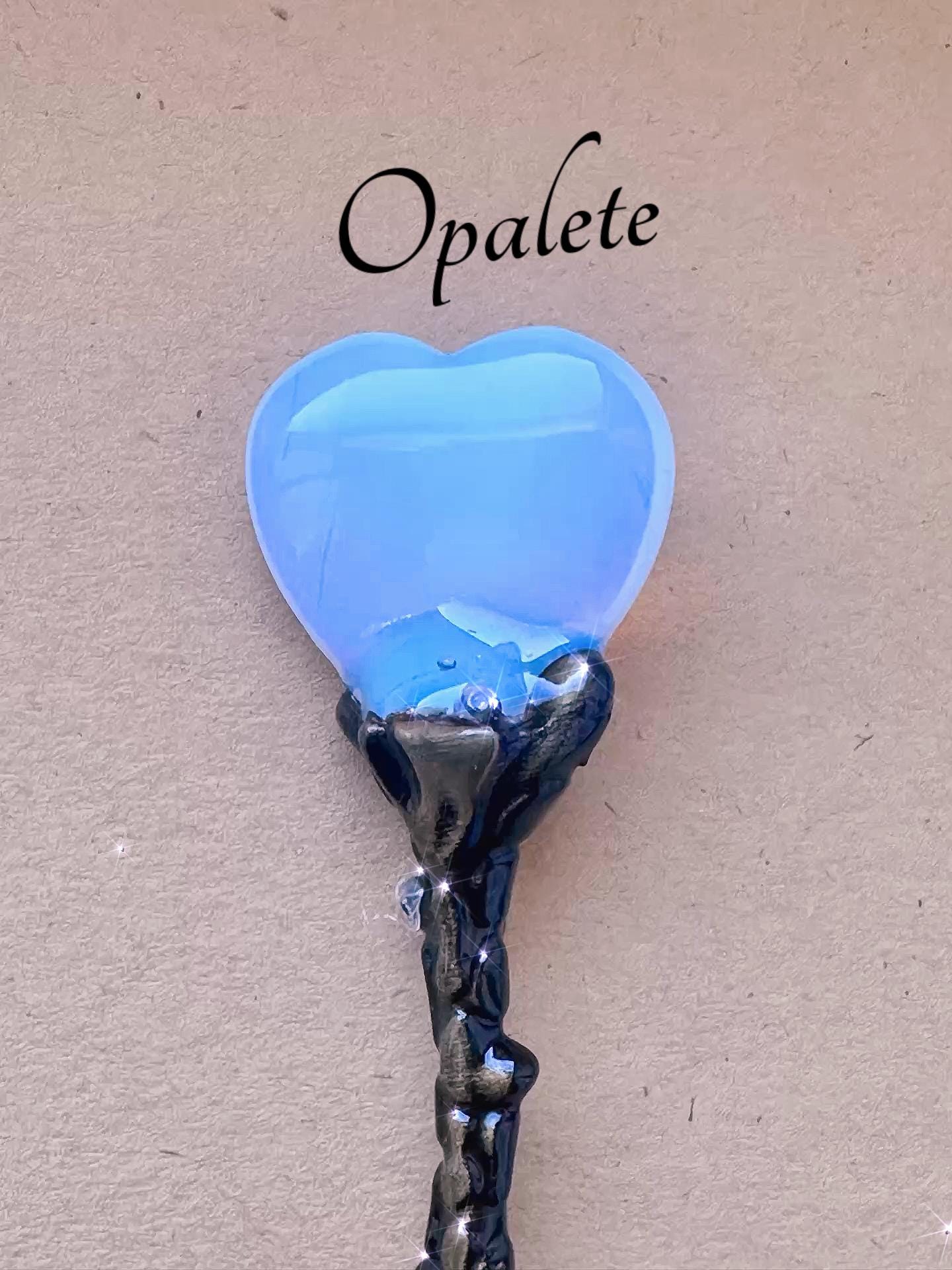 Gemstone heart atm card card clip is a lifesaver for long nails and everyday tasks.