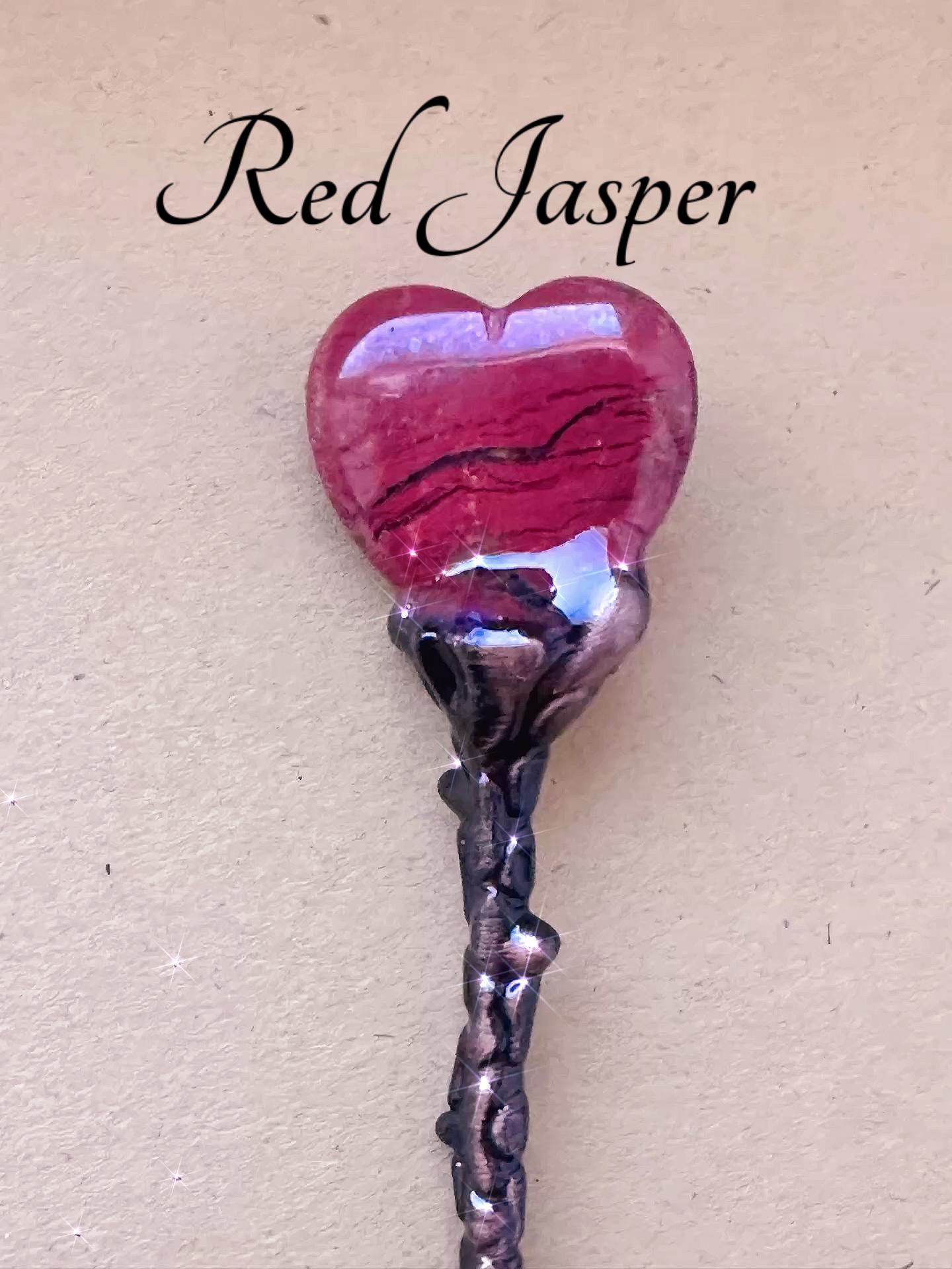 Gemstone heart atm card card clip is a lifesaver for long nails and everyday tasks.