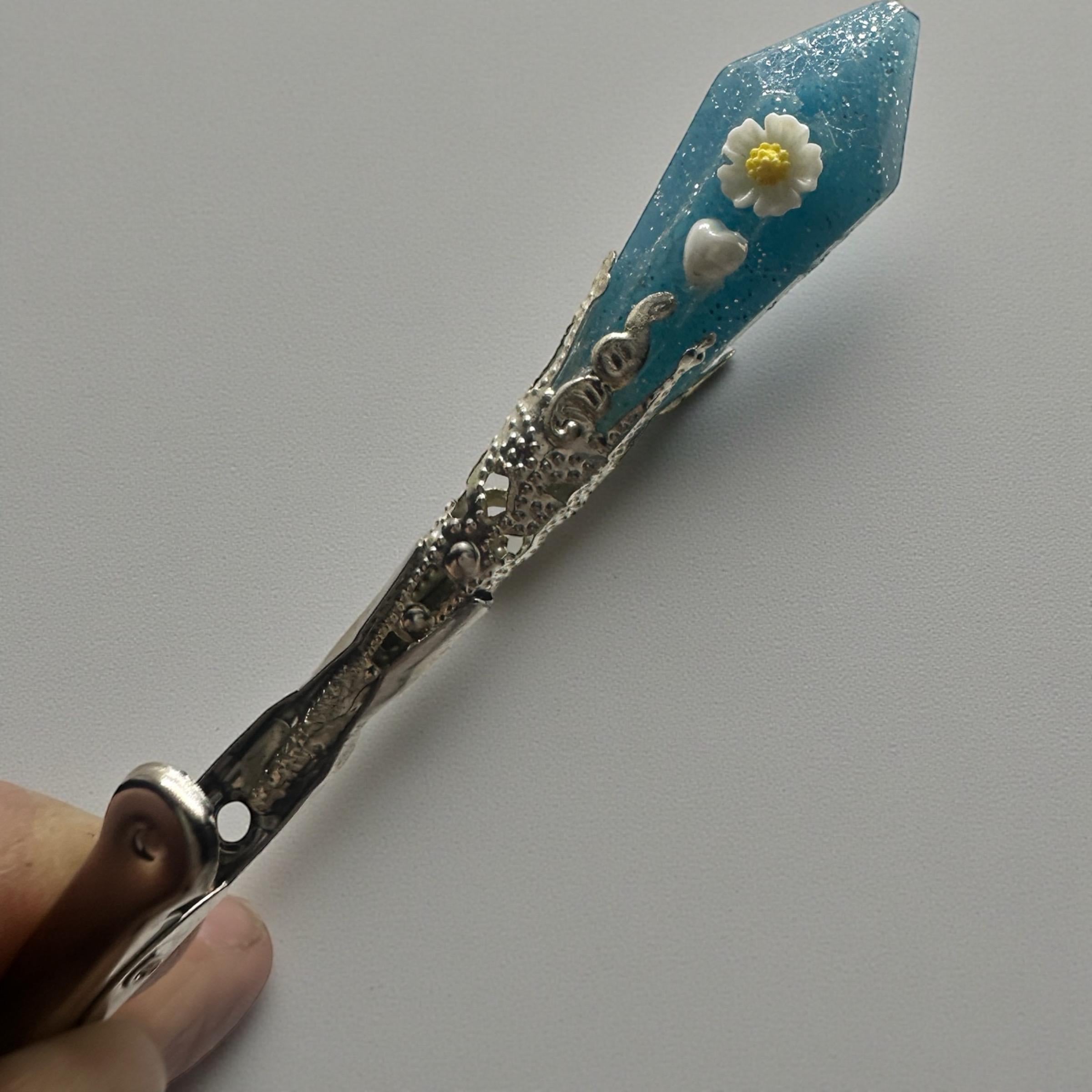 Resin ATM Card Clip – Long Nail Helper, Bracelet Tool