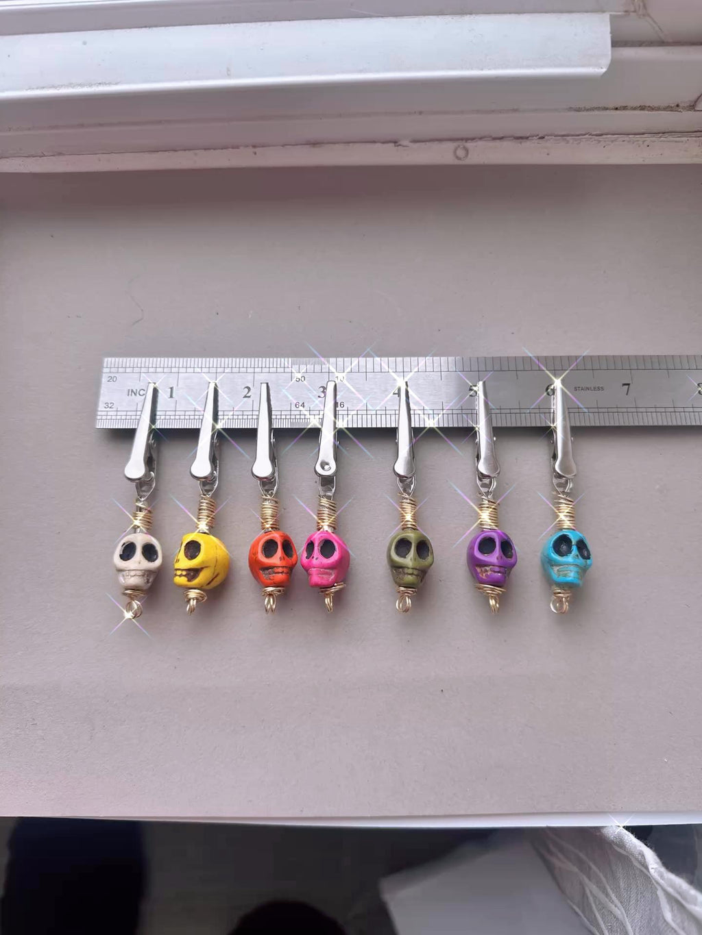 Wagnerite Stone Skull Card Clip – Long Nail Helper, Spooky ATM Grabber