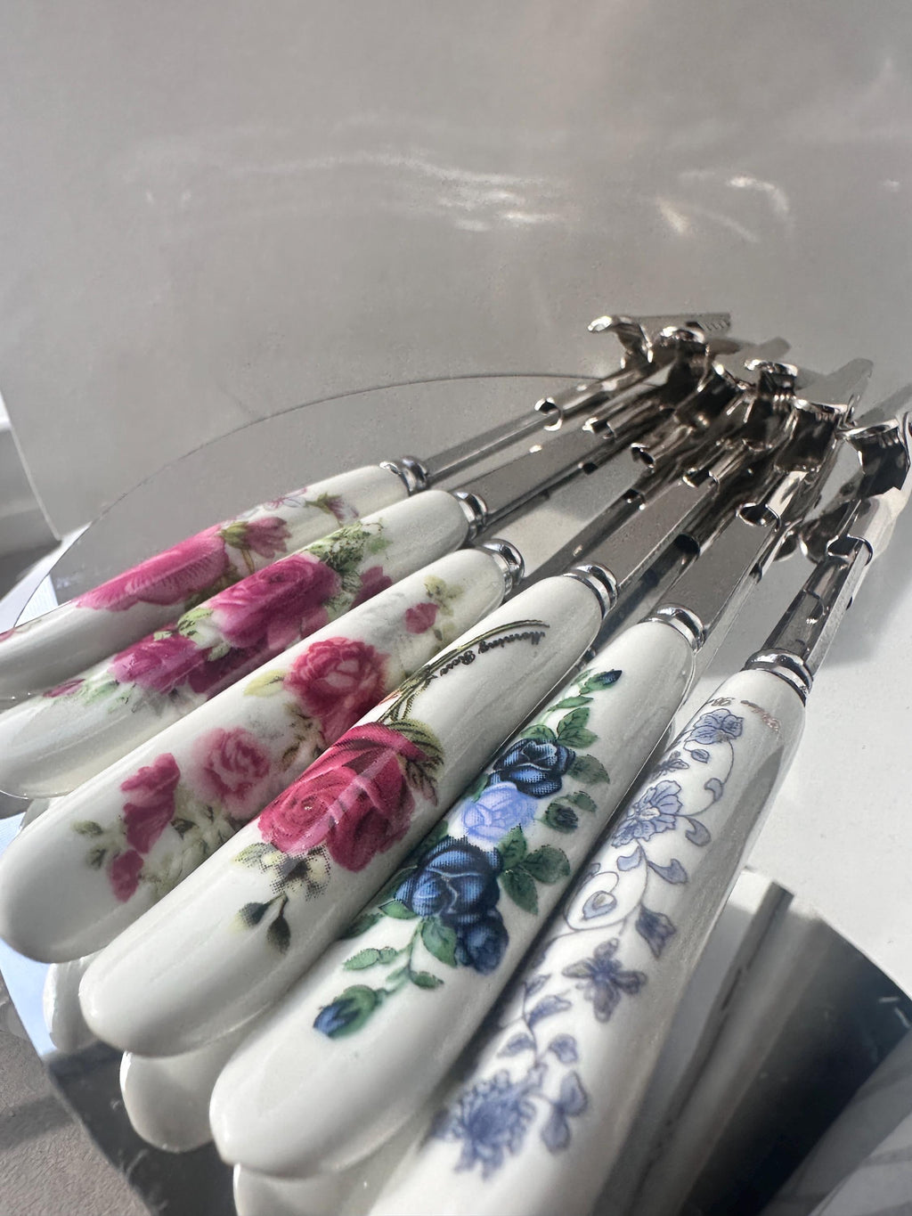 Vintage Floral Ceramic ATM Card Clip – Long Nail Helper, Bracelet Tool, credit card grabber