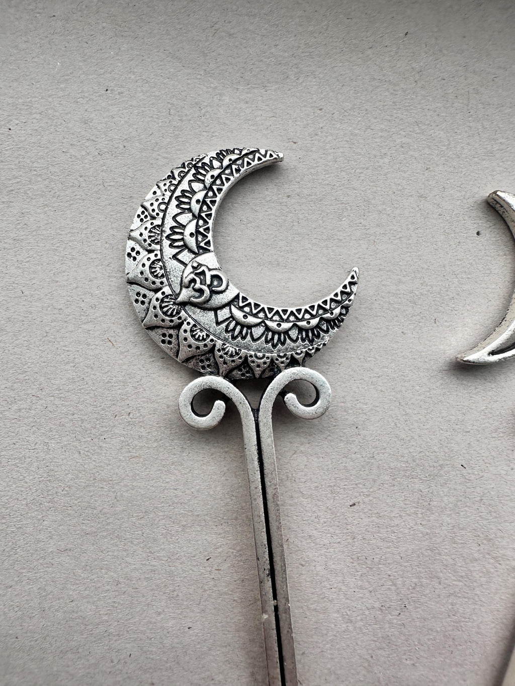 Gothic Moon & Wolf ATM Card Clip Bracelet Helpers – Triple Moon Pentacle – Long Nail Grabber Tool – Handmade Silver Metal Grip