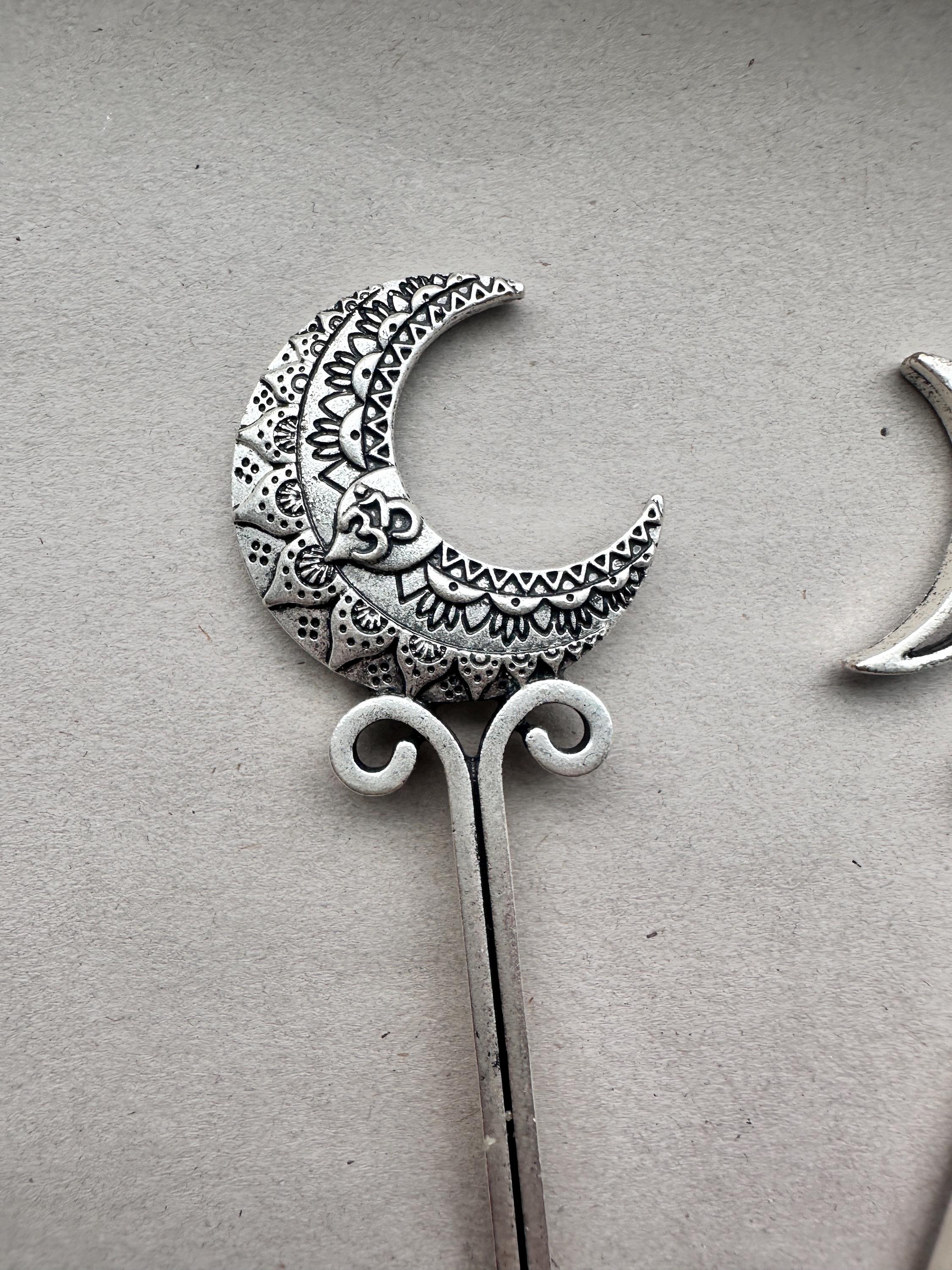 Gothic Moon & Wolf ATM Card Clip Bracelet Helpers – Triple Moon Pentacle – Long Nail Grabber Tool – Handmade Silver Metal Grip