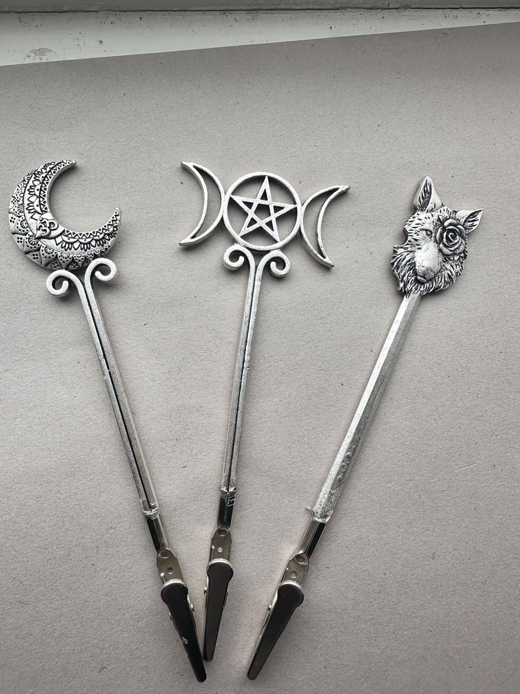 Gothic Moon & Wolf ATM Card Clip Bracelet Helpers – Triple Moon Pentacle – Long Nail Grabber Tool – Handmade Silver Metal Grip