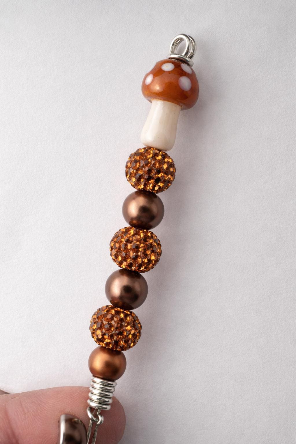 Handmade Mushroom ATM Card Clip – Rhinestone Beaded Bracelet Helper Tool