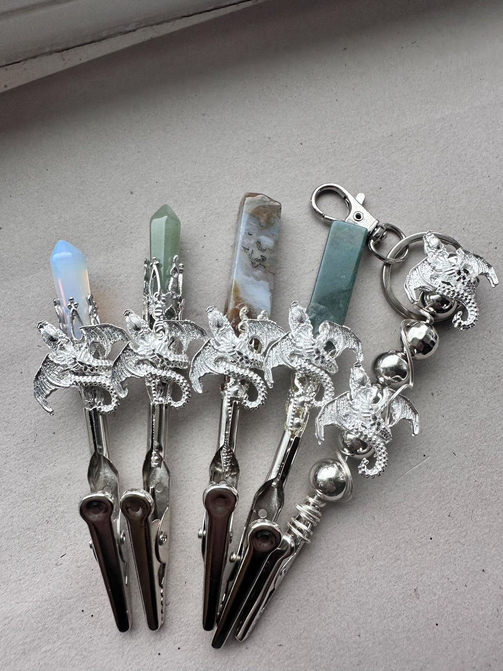 Dragon Crystal Card Clip – Bracelet Helper, Long Nail Tool, Gemstone Keychain Grabber