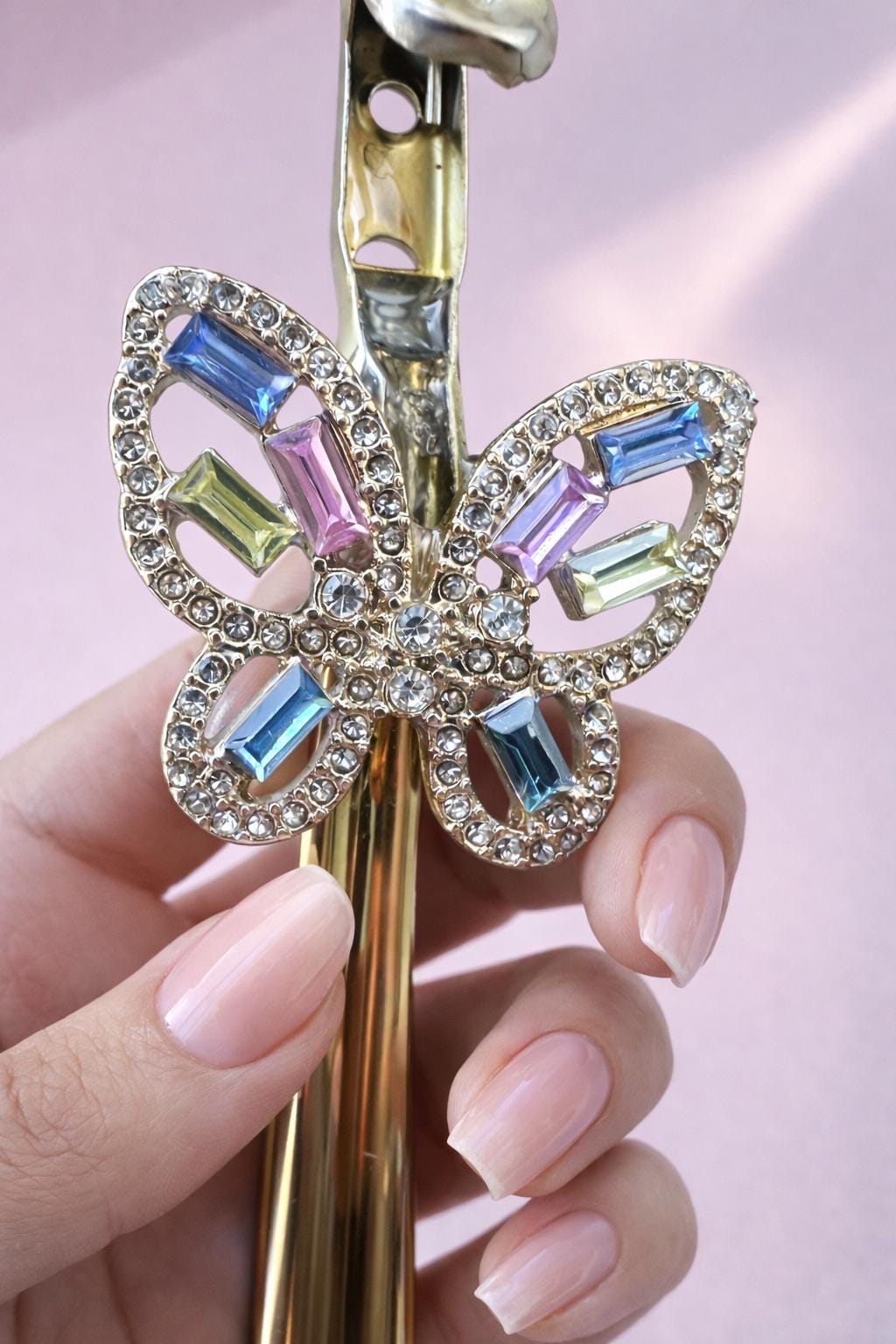 Butterfly Crystal ATM Card Clip – Long Nail Helper & Bracelet Fastener – Gold Sparkle Hand Tool