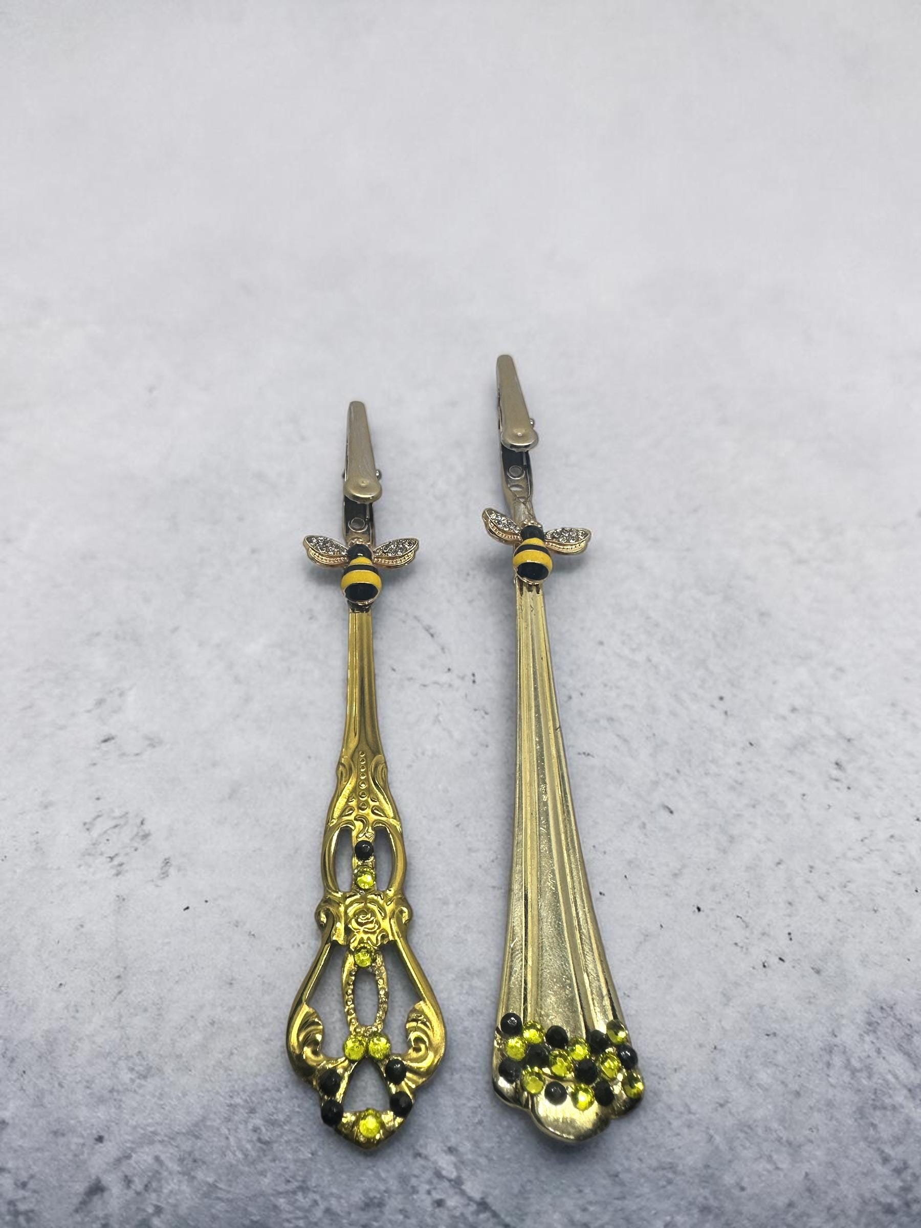 Bee ATM Card Clip Bracelet Helper, Gold Spoon Handle Card Grabber, Long Nail Helper Tool, Beaded Keychain Clip, Gift for Her