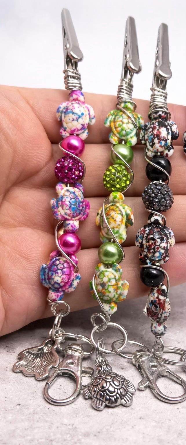 Handmade Turtle Beaded Bracelet Helper, ATM Card Clip, Purse Charm Keychain