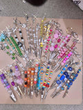 Lot de clips pour cartes bancaires mystères – Sélection surprise faite main ! Aides pour bracelets, attrape-cartes, aides pour ongles longs